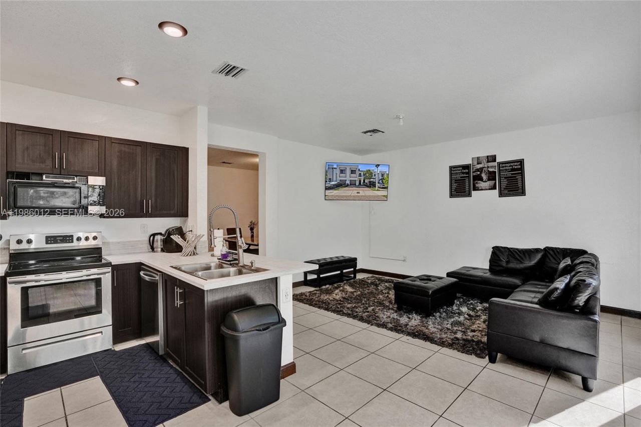 408 NE 212th Ter, Miami, FL 33179 Photo