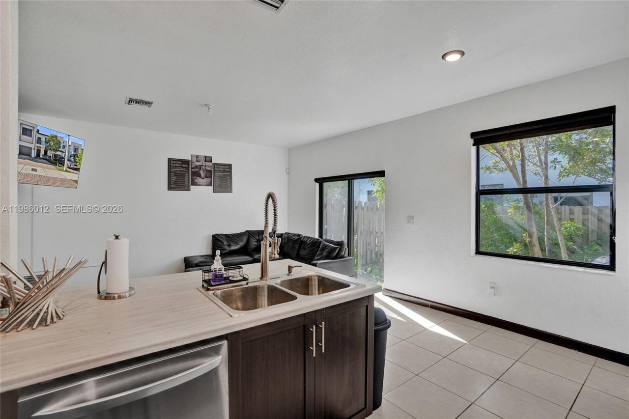 408 NE 212th Ter, Miami, FL 33179 Photo