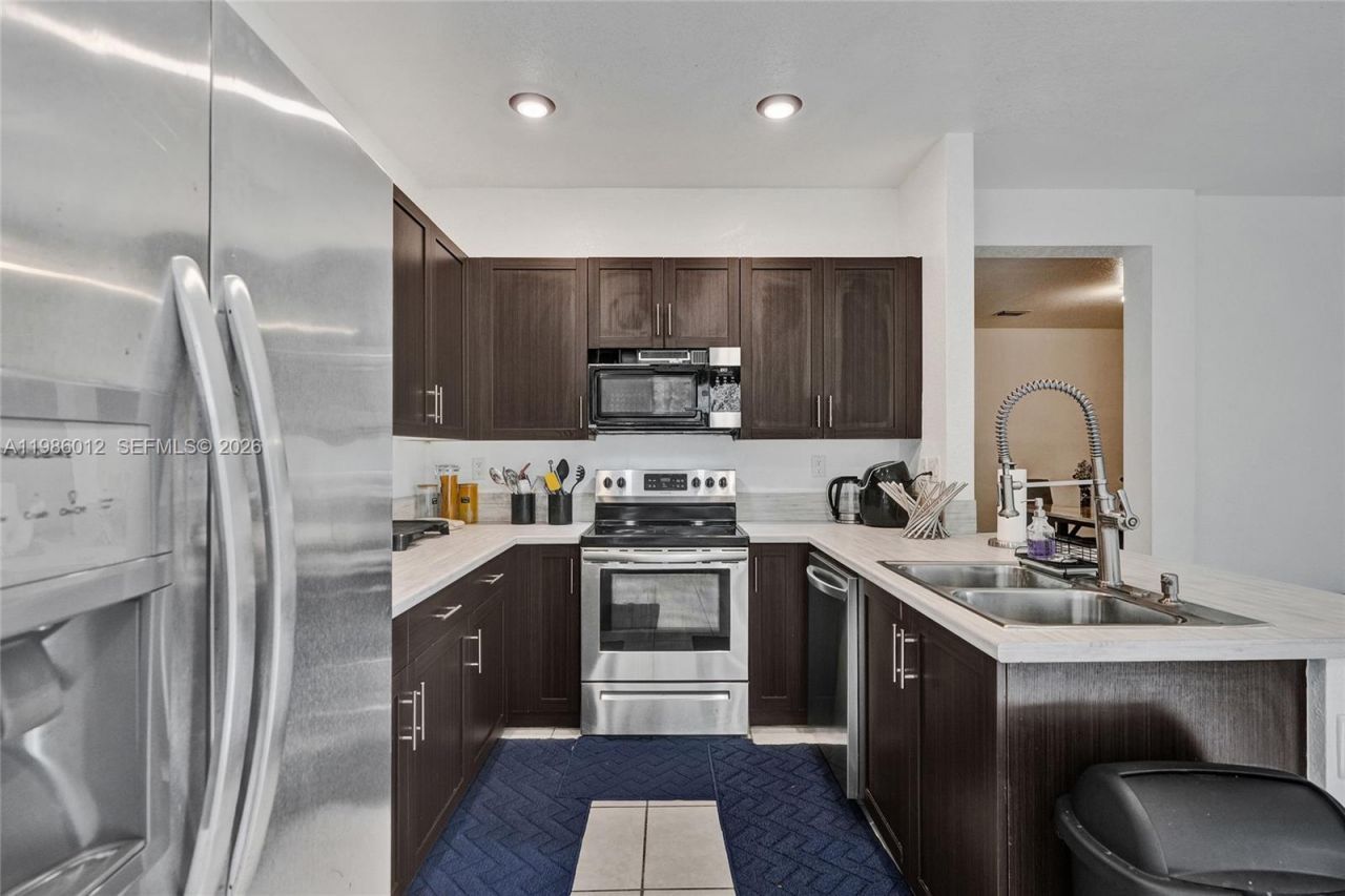 408 NE 212th Ter , Miami, FL 33179 Photo