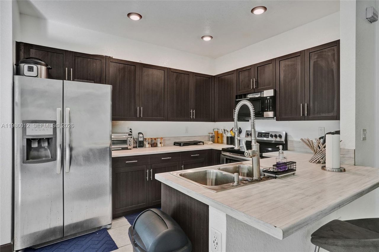 408 NE 212th Ter , Miami, FL 33179 Photo