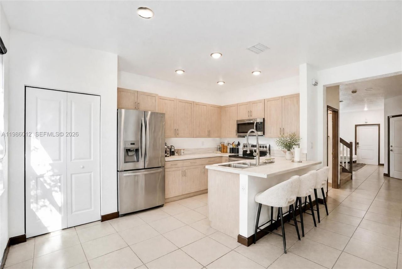 408 NE 212th Ter, Miami, FL 33179 Photo