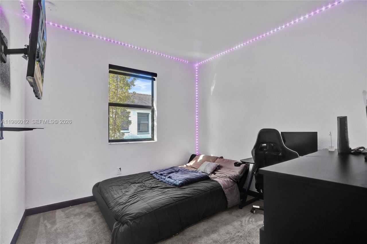 408 NE 212th Ter, Miami, FL 33179 Photo