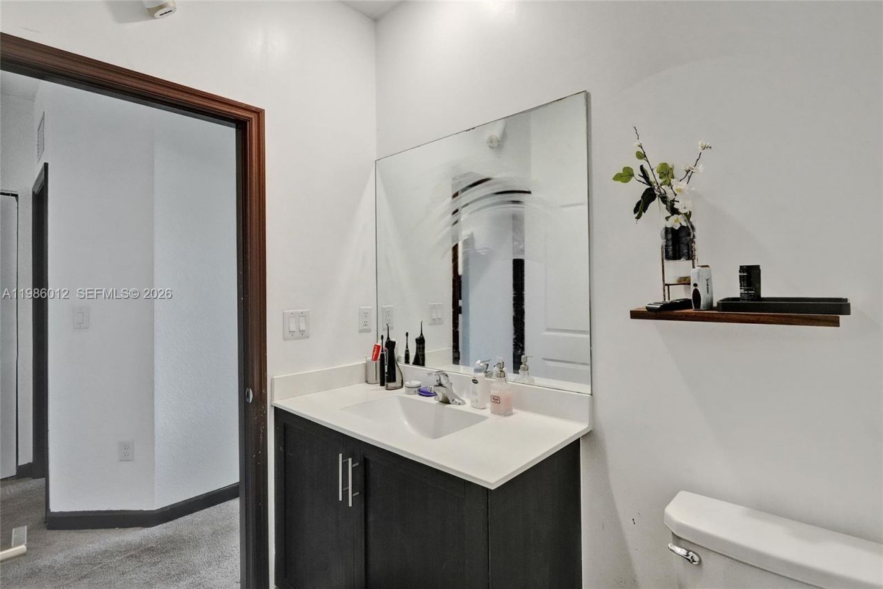 408 NE 212th Ter, Miami, FL 33179 Photo