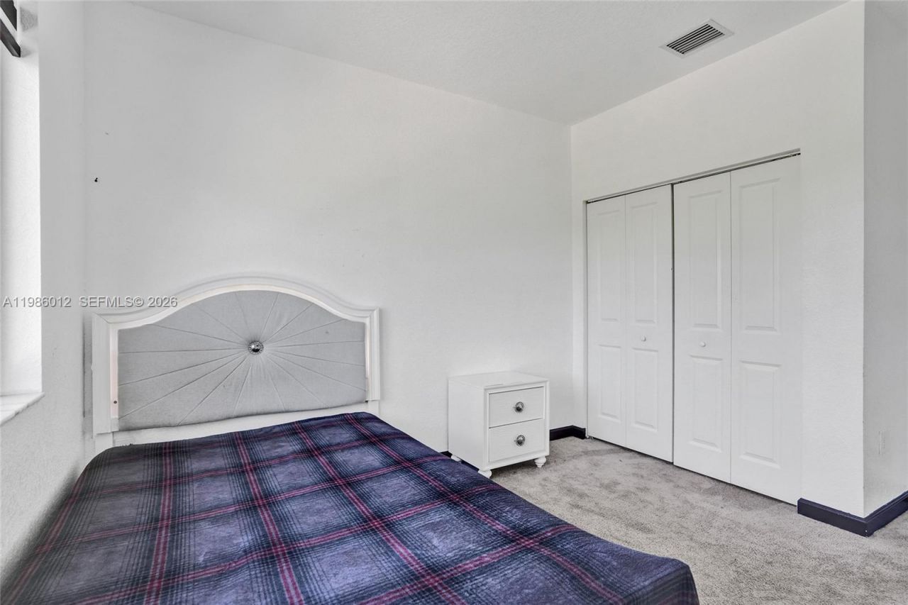 408 NE 212th Ter, Miami, FL 33179 Photo