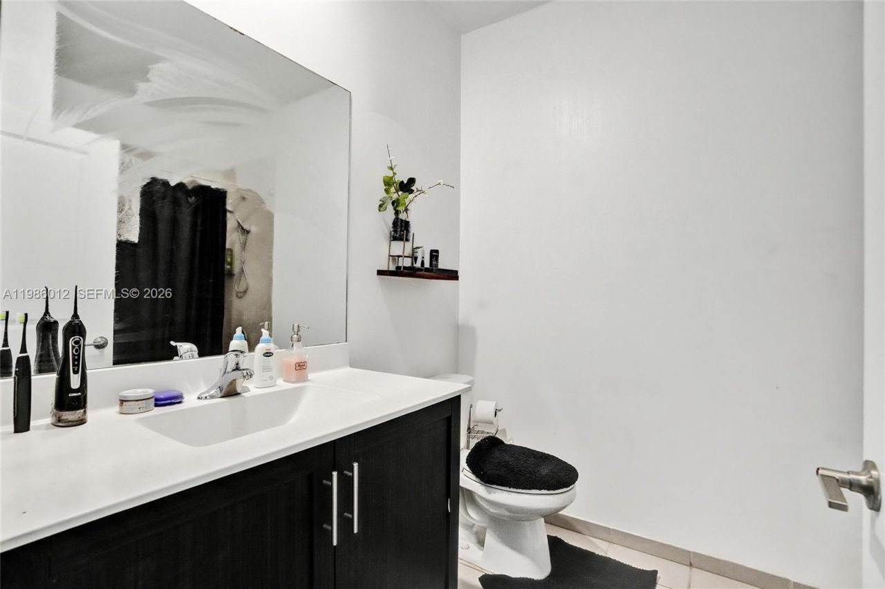 408 NE 212th Ter, Miami, FL 33179 Photo