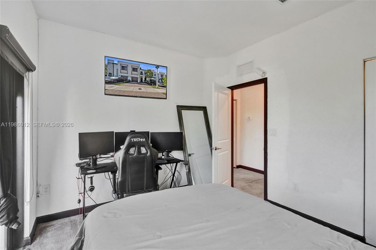 408 NE 212th Ter, Miami, FL 33179 Photo