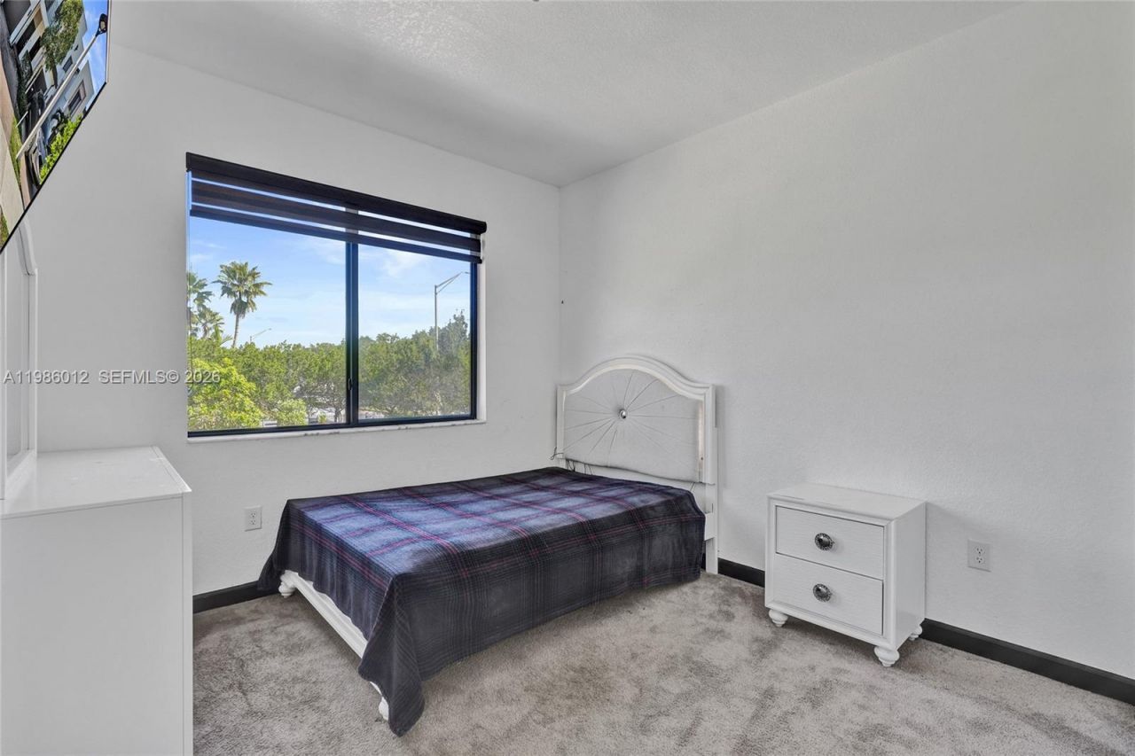 408 NE 212th Ter, Miami, FL 33179 Photo