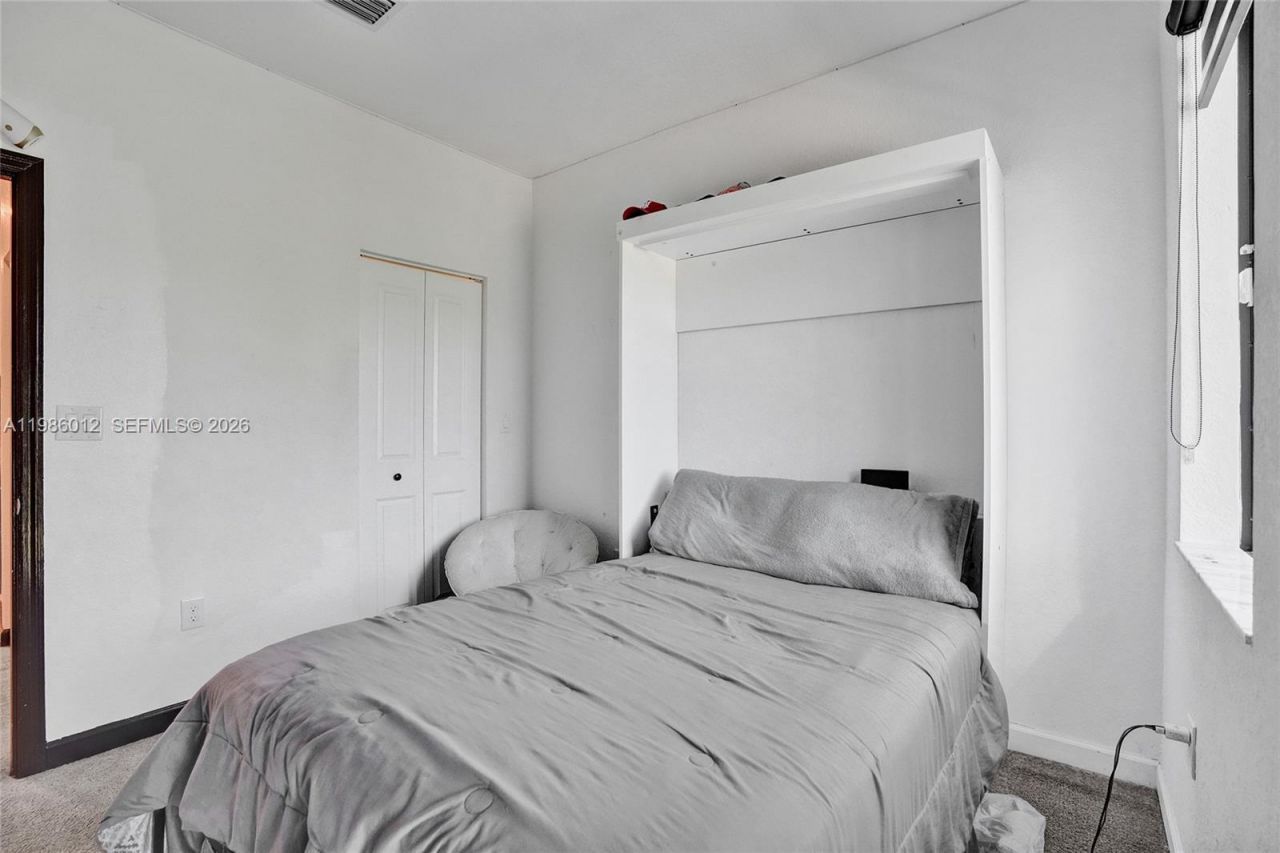 408 NE 212th Ter, Miami, FL 33179 Photo