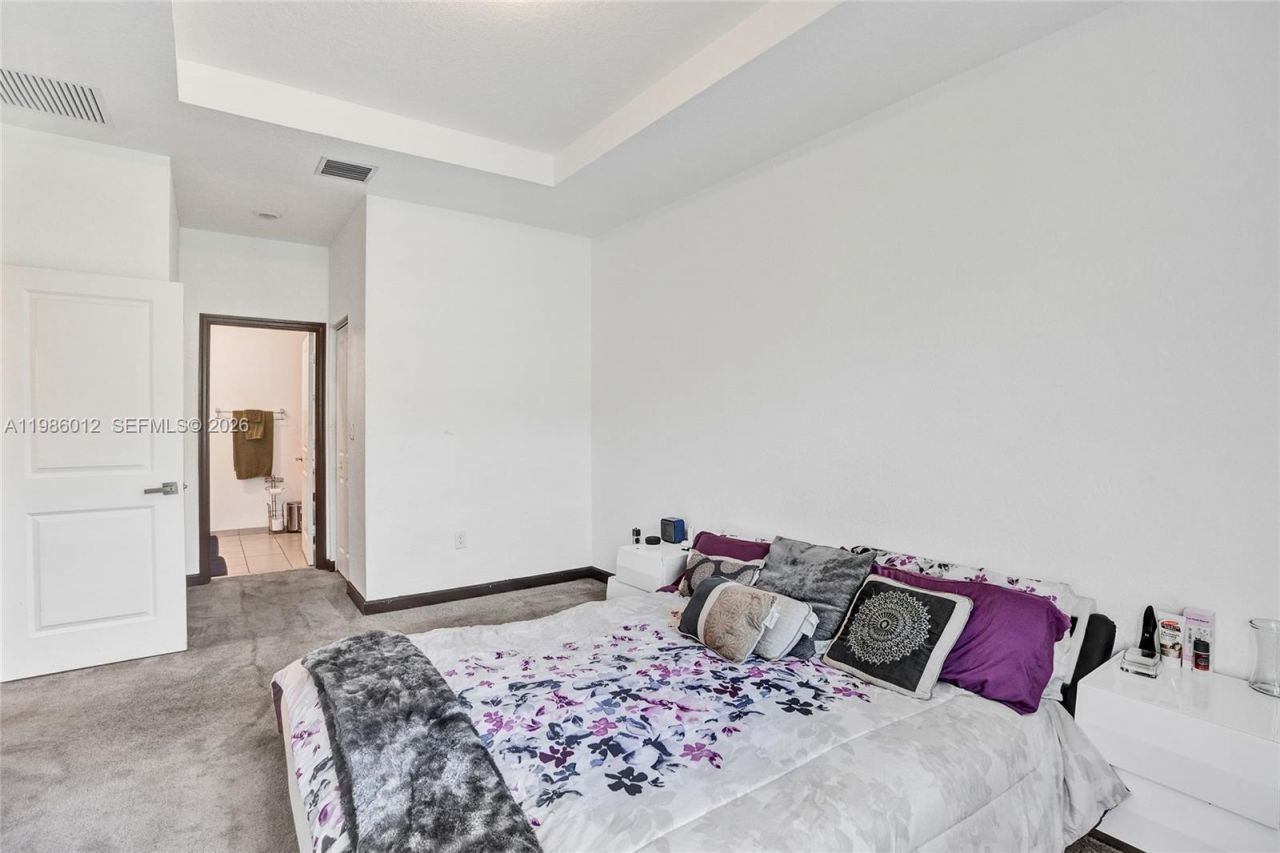 408 NE 212th Ter, Miami, FL 33179 Photo