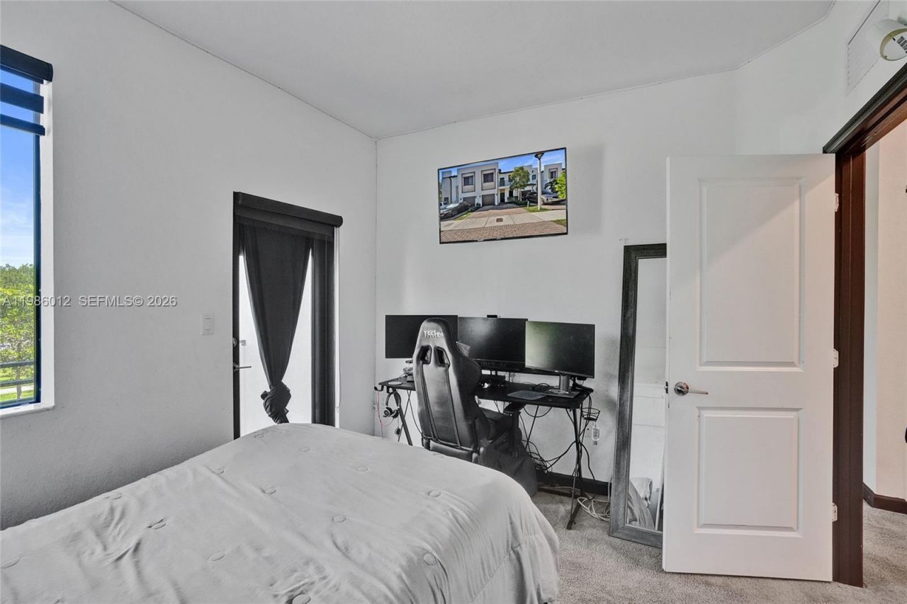 408 NE 212th Ter, Miami, FL 33179 Photo