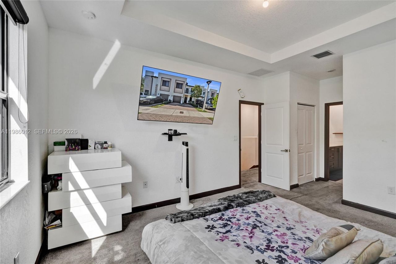 408 NE 212th Ter, Miami, FL 33179 Photo