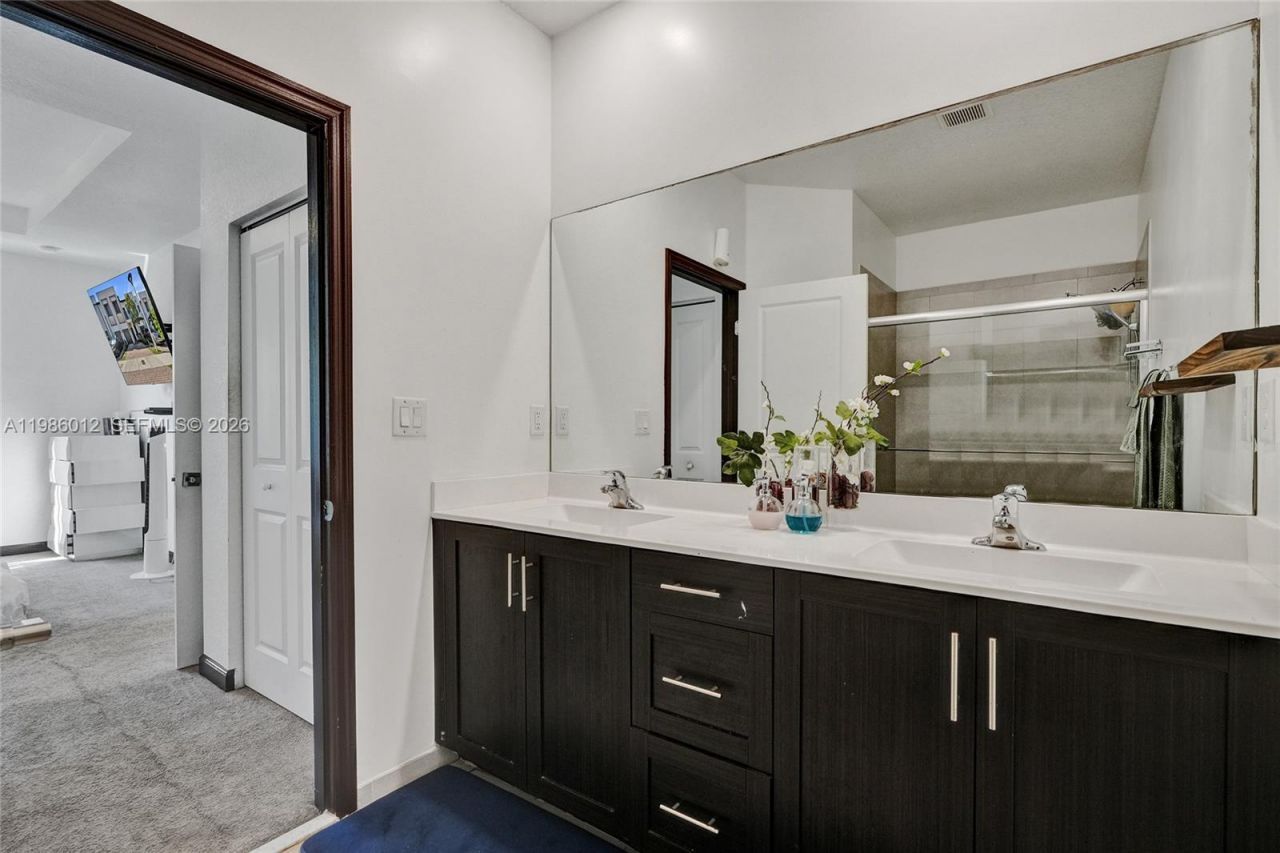 408 NE 212th Ter , Miami, FL 33179 Photo