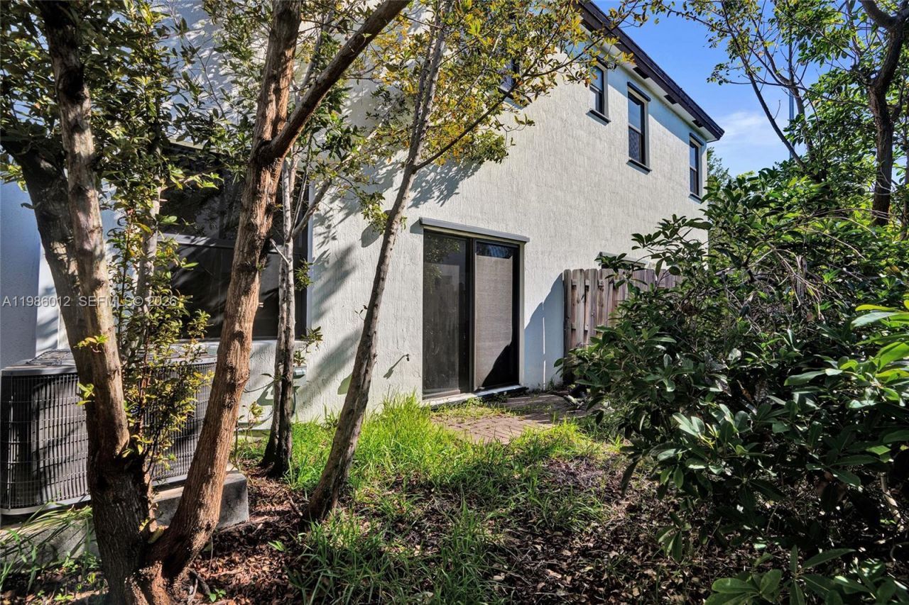 408 NE 212th Ter , Miami, FL 33179 Photo