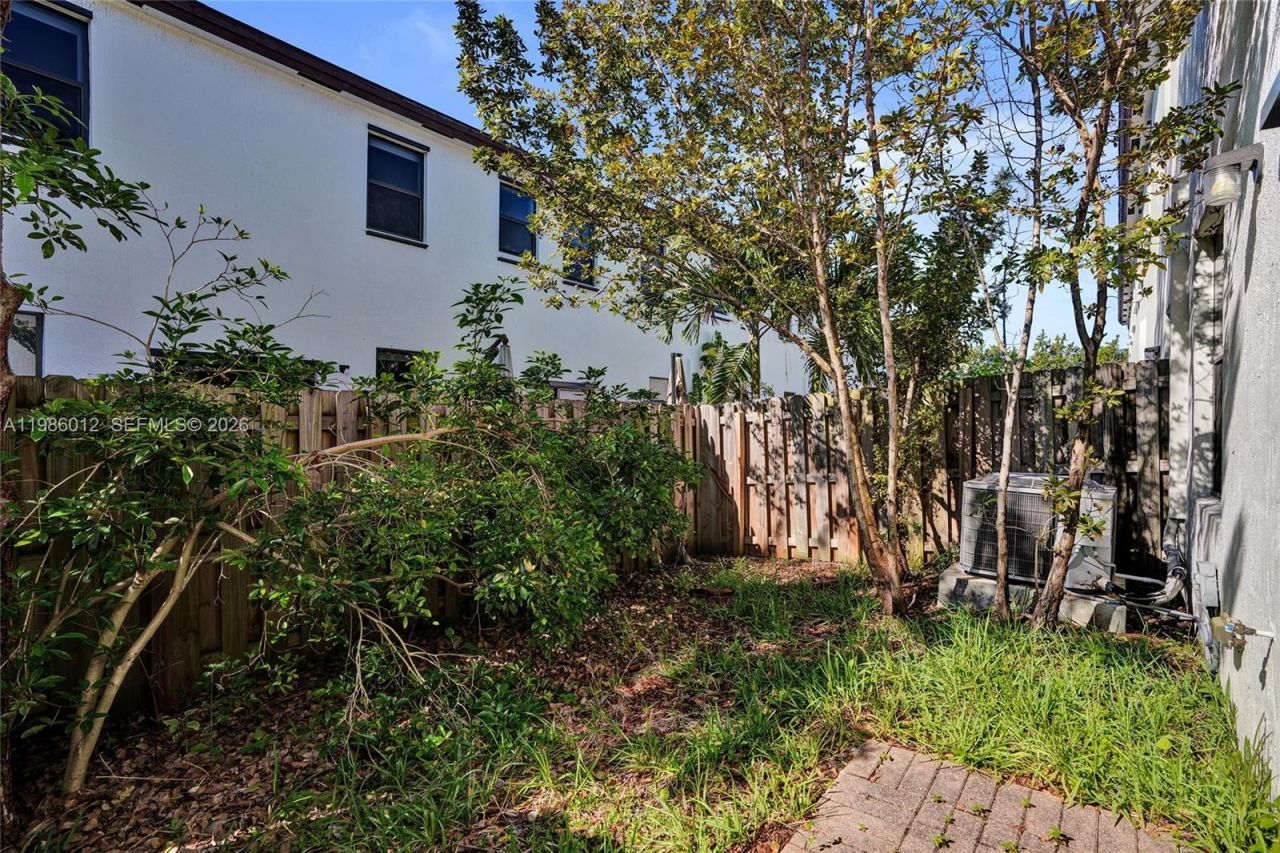 408 NE 212th Ter , Miami, FL 33179 Photo