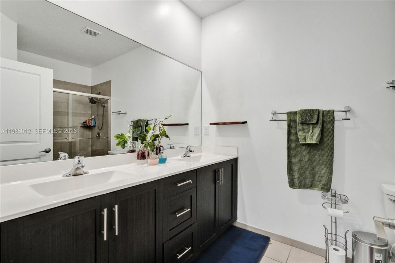 408 NE 212th Ter, Miami, FL 33179 Photo