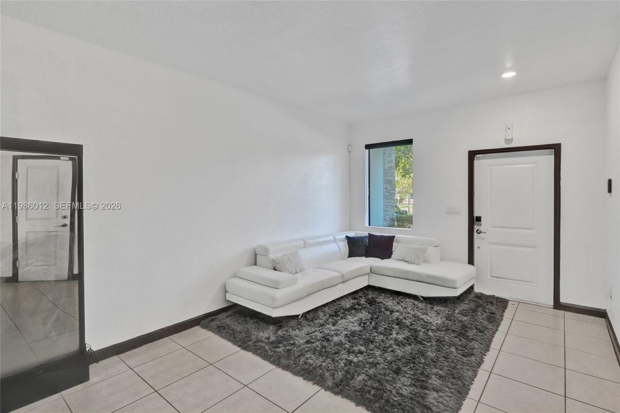 408 NE 212th Ter , Miami, FL 33179 Photo