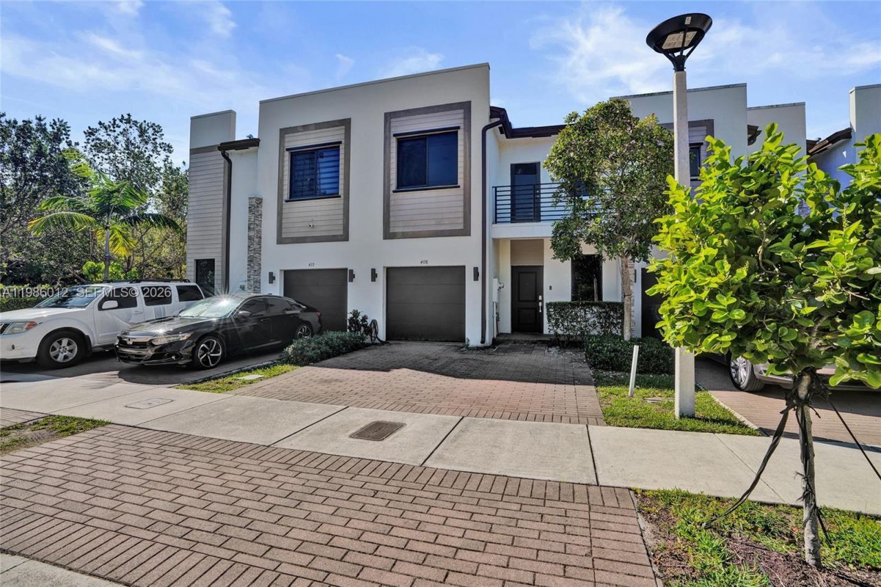 408 NE 212th Ter , Miami, FL 33179 Photo