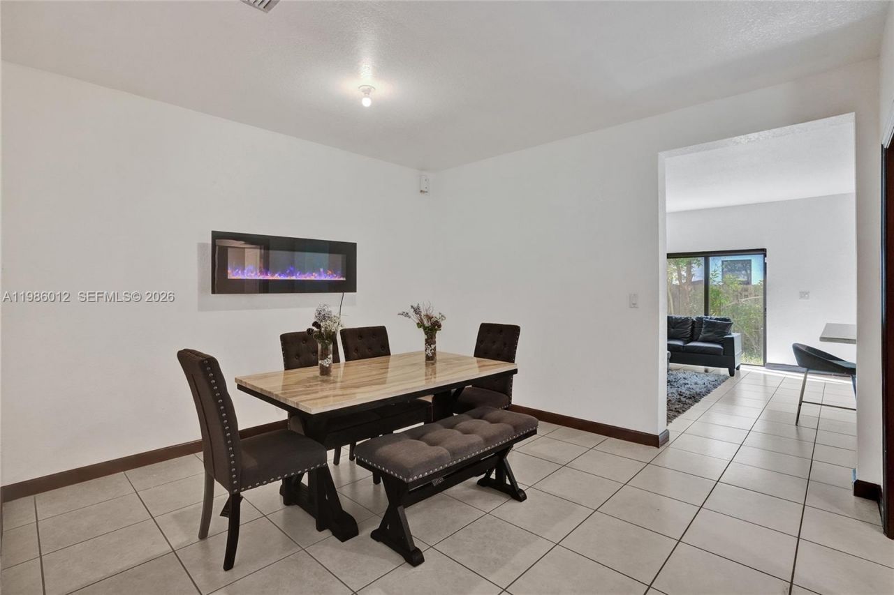 408 NE 212th Ter , Miami, FL 33179 Photo