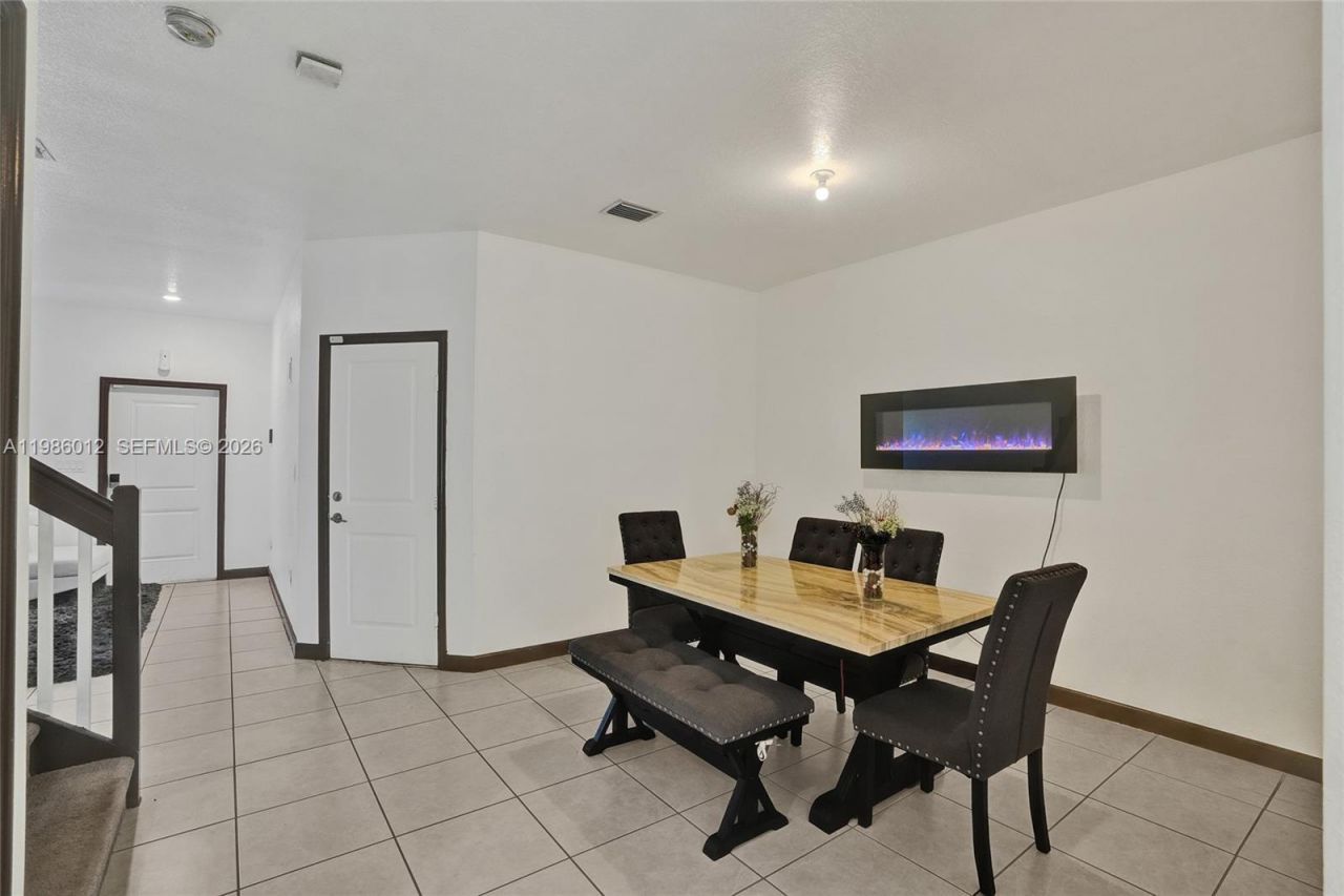 408 NE 212th Ter, Miami, FL 33179 Photo