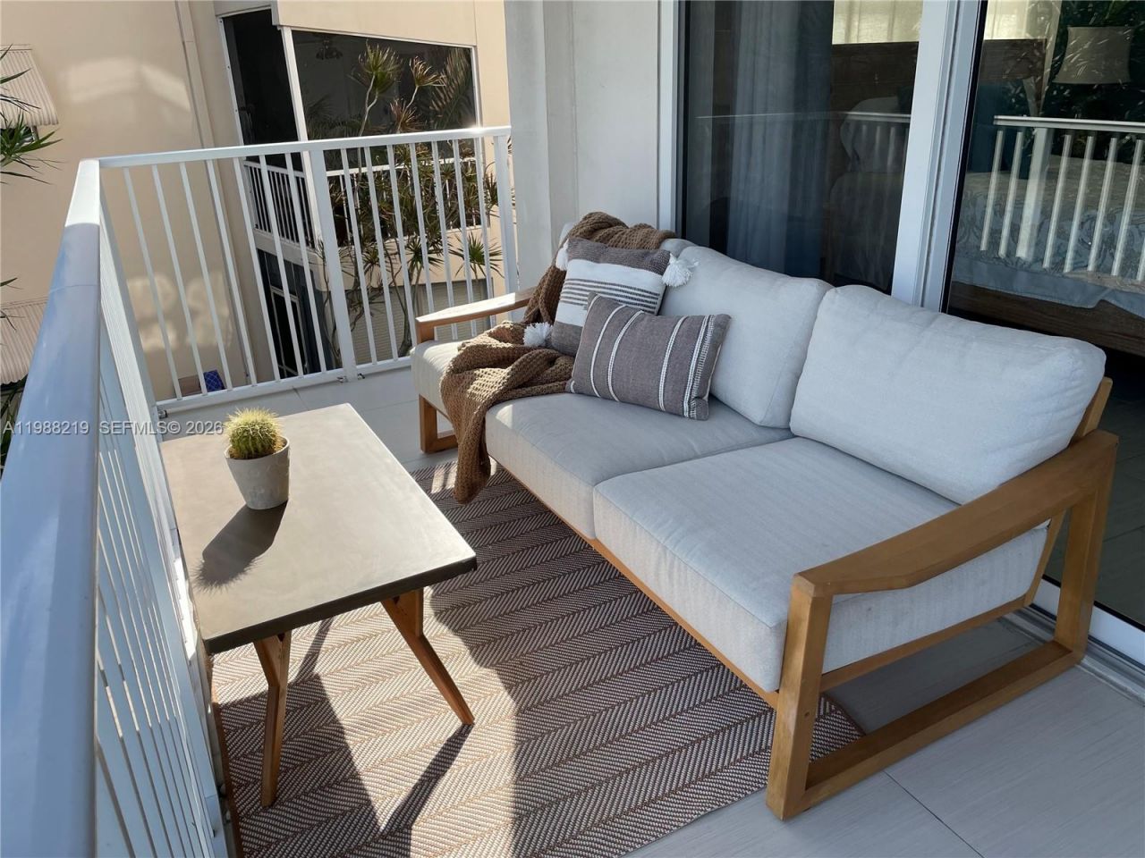 400 Golden Isles Dr , Unit 10, Hallandale Beach, FL 33009 Photo