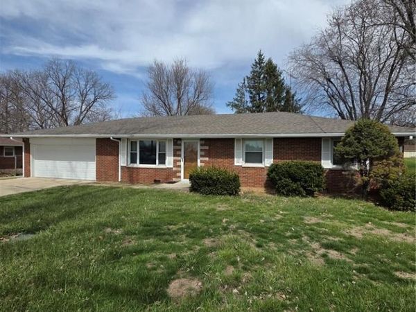 7132 W Main Street , Maryville, IL 62062