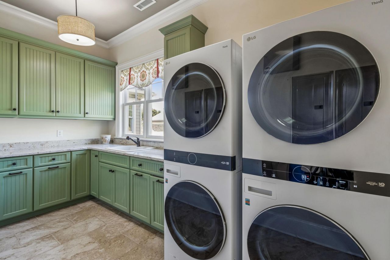 401 Creek Landing Street Photo 100