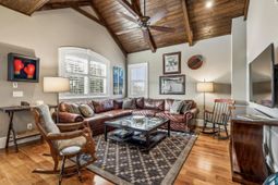 401 Creek Landing Street photo 4