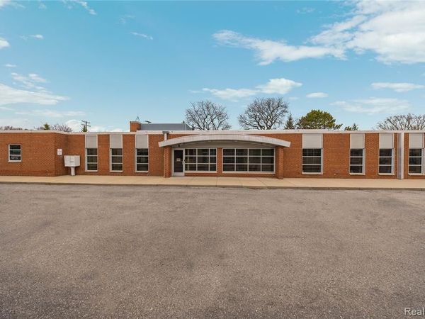 19337 Farmington Road , Livonia, MI 48152