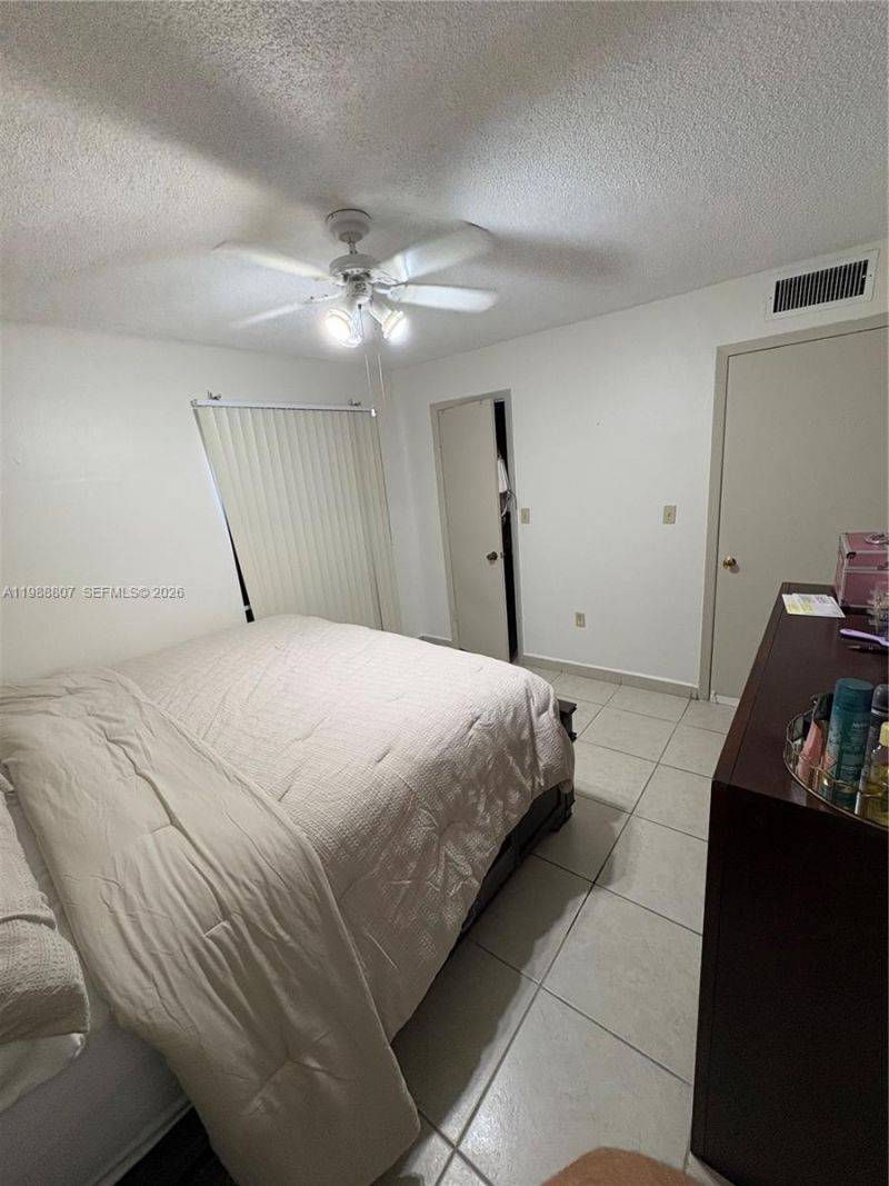 1950 W 56th St, Unit 2309D, Hialeah, FL 33012 Photo