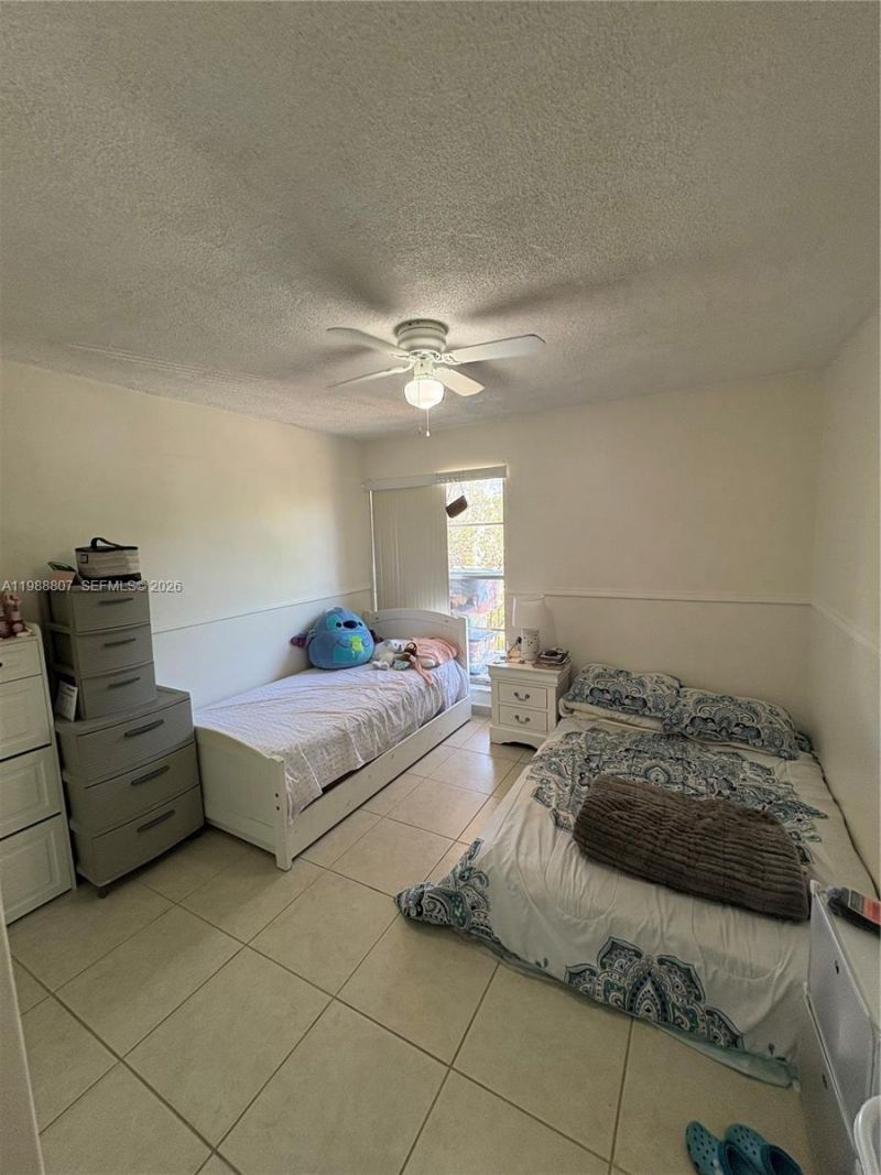 1950 W 56th St, Unit 2309D, Hialeah, FL 33012 Photo