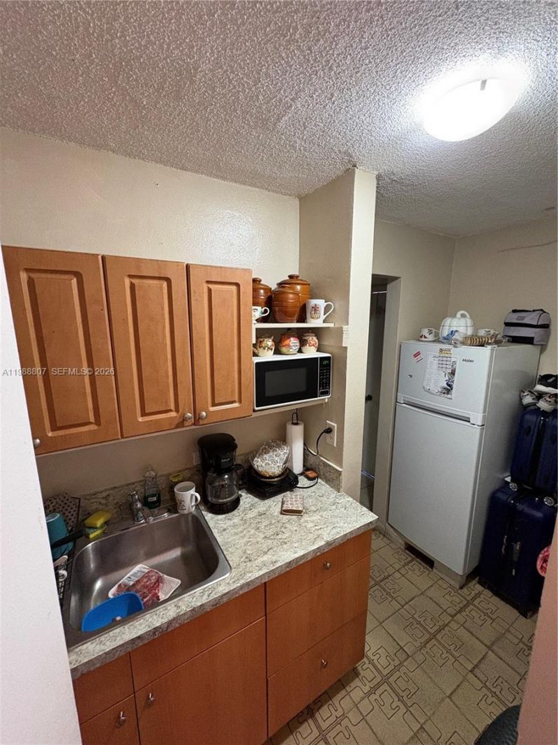 1950 W 56th St, Unit 2309D, Hialeah, FL 33012 Photo