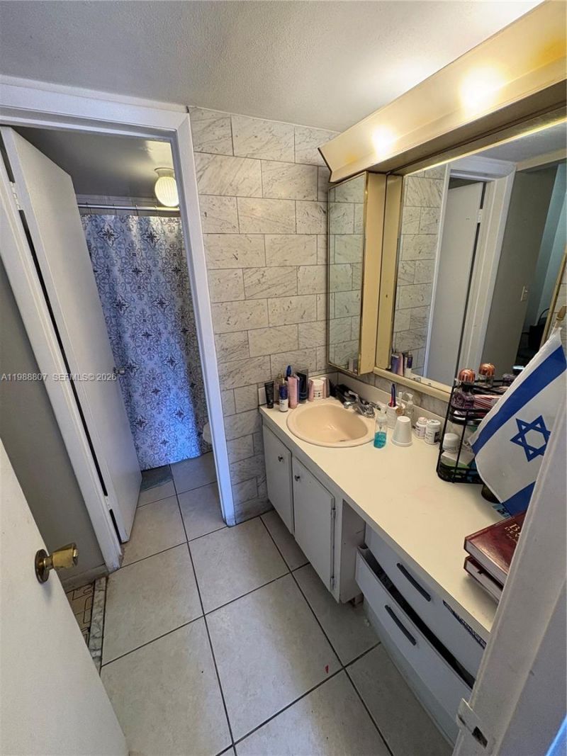 1950 W 56th St, Unit 2309D, Hialeah, FL 33012 Photo
