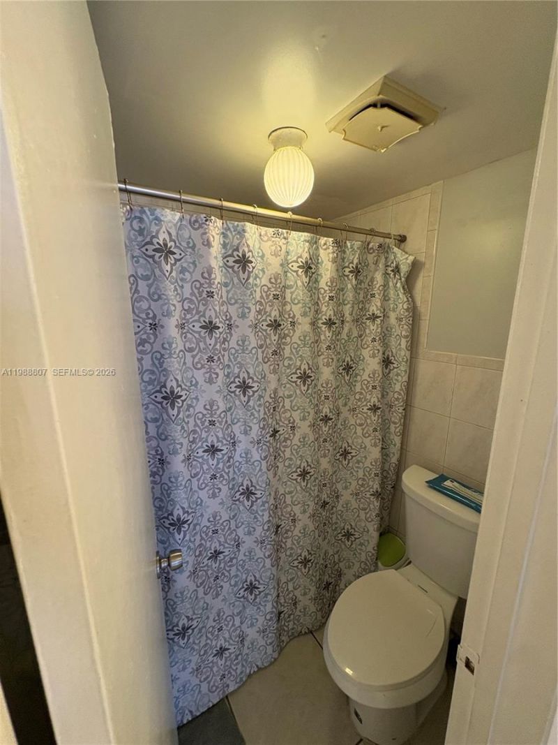 1950 W 56th St, Unit 2309D, Hialeah, FL 33012 Photo