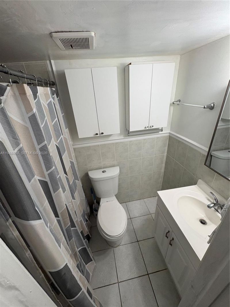 1950 W 56th St, Unit 2309D, Hialeah, FL 33012 Photo