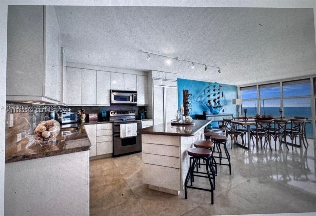 6423 Collins Ave , Unit 1605, Miami Beach, FL 33141 Photo