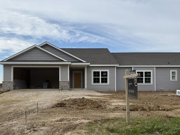 3801 N Woodbury Lane, Janesville, WI 53545