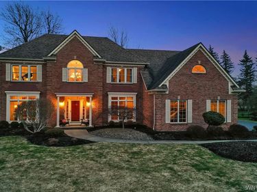 6347 Everwood Court N, East Amherst, NY 14051