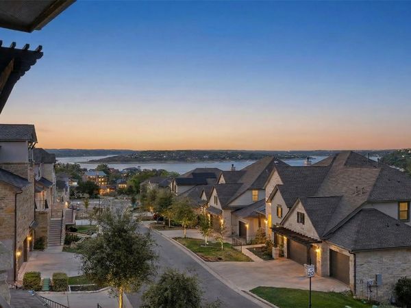2412 Skywalk LN, Unit 52, Spicewood, TX 78669