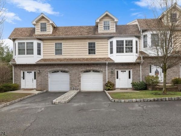 35 Bellows Ln, Montville, NJ 07082