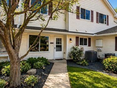 7570 15th Street Lane N, Oakdale, MN 55128