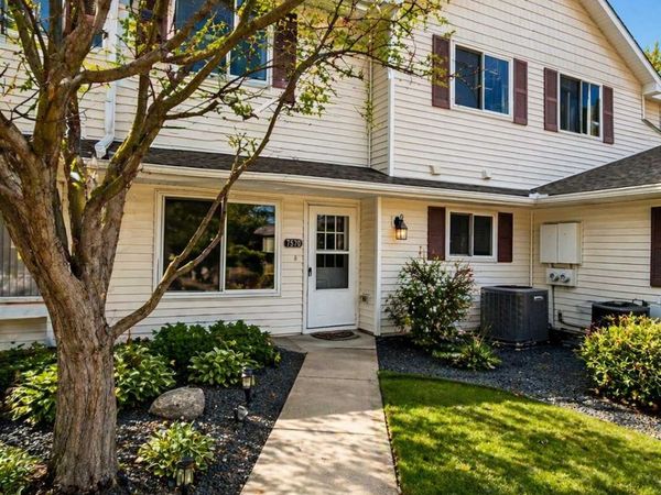 7570 15th Street Lane N, Oakdale, MN 55128