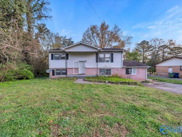 2806 Hilltop Terrace NW, Huntsville, AL 35810