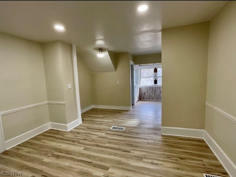 569 Barwell Street, Akron, OH 44303 Photo 9