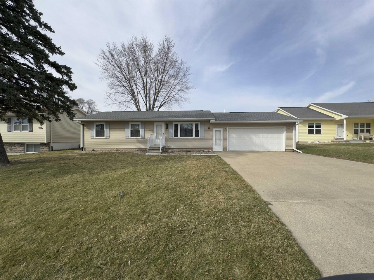 305 Shirley Avenue, Elk Run Heights, IA 50707 Main Photo