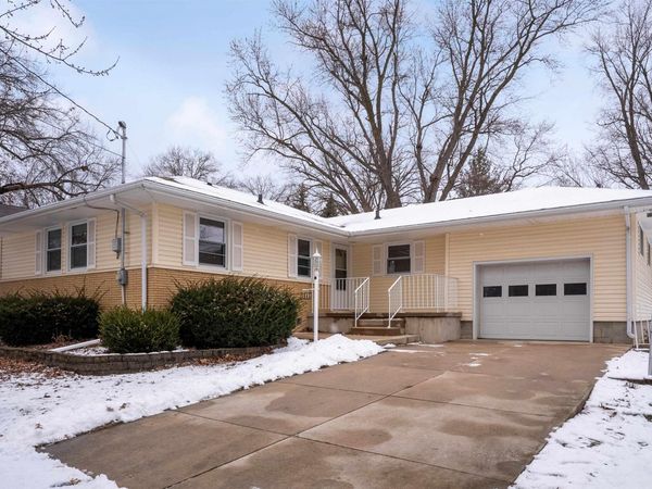 1946 Rainbow Drive, Waterloo, IA 50701