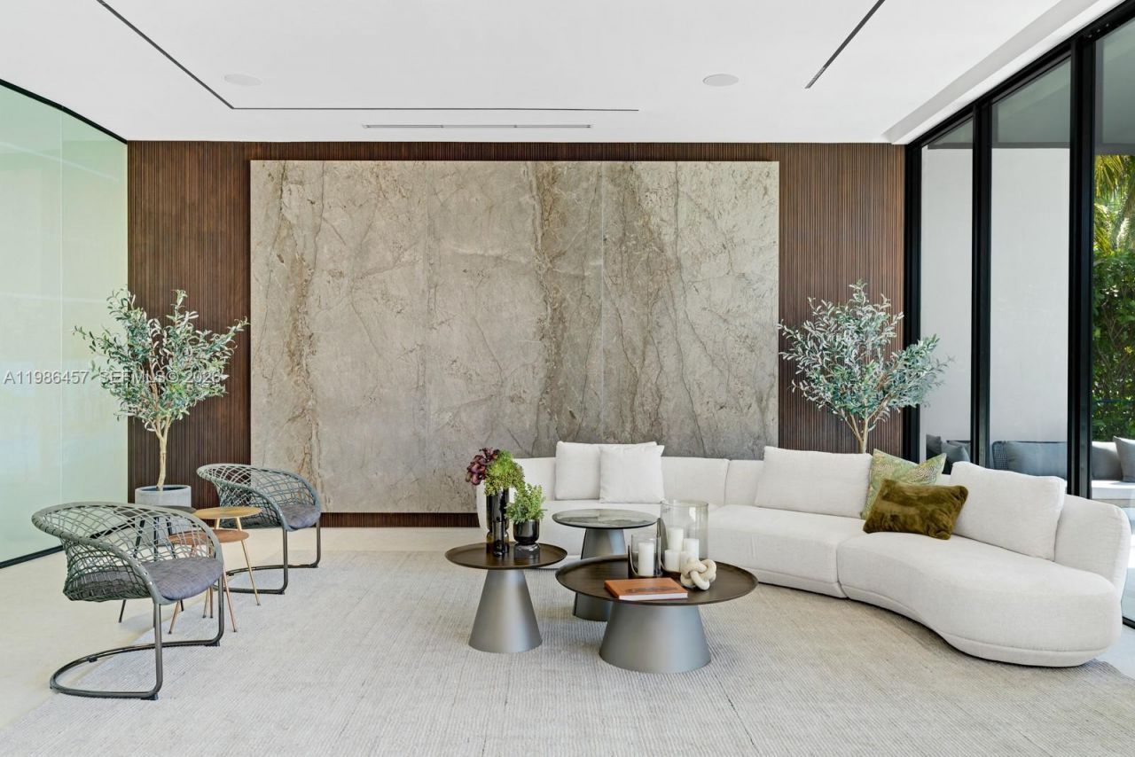 493 Holiday Dr , Hallandale Beach, FL 33009 Photo