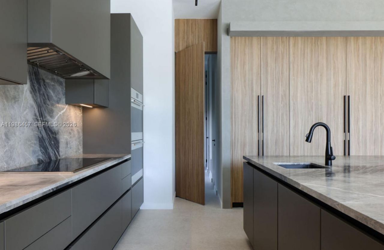 493 Holiday Dr , Hallandale Beach, FL 33009 Photo