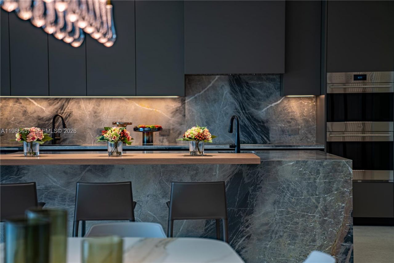 493 Holiday Dr , Hallandale Beach, FL 33009 Photo