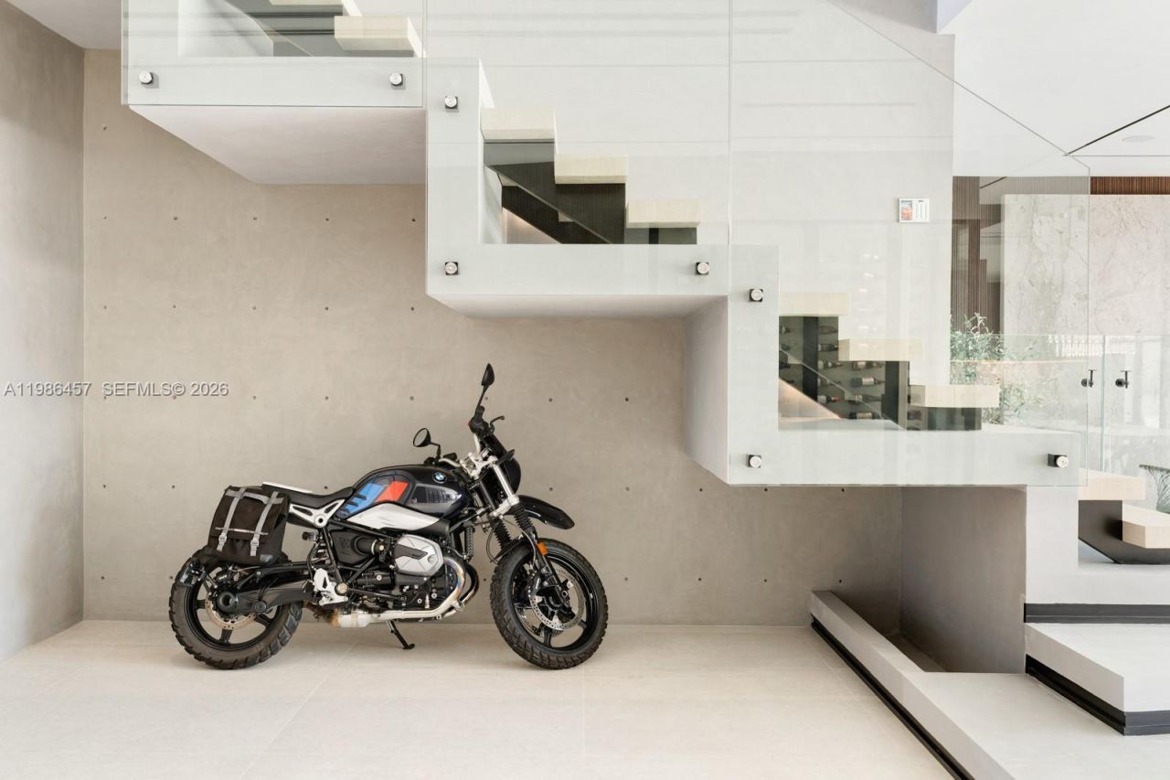 493 Holiday Dr , Hallandale Beach, FL 33009 Photo