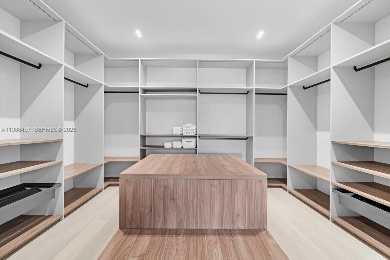 493 Holiday Dr , Hallandale Beach, FL 33009 Photo